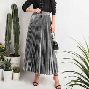 ‫Elastic Waist Pleated Skirt